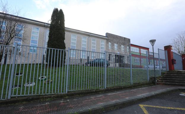 Dimite en bloque el equipo directivo del instituto de Corvera