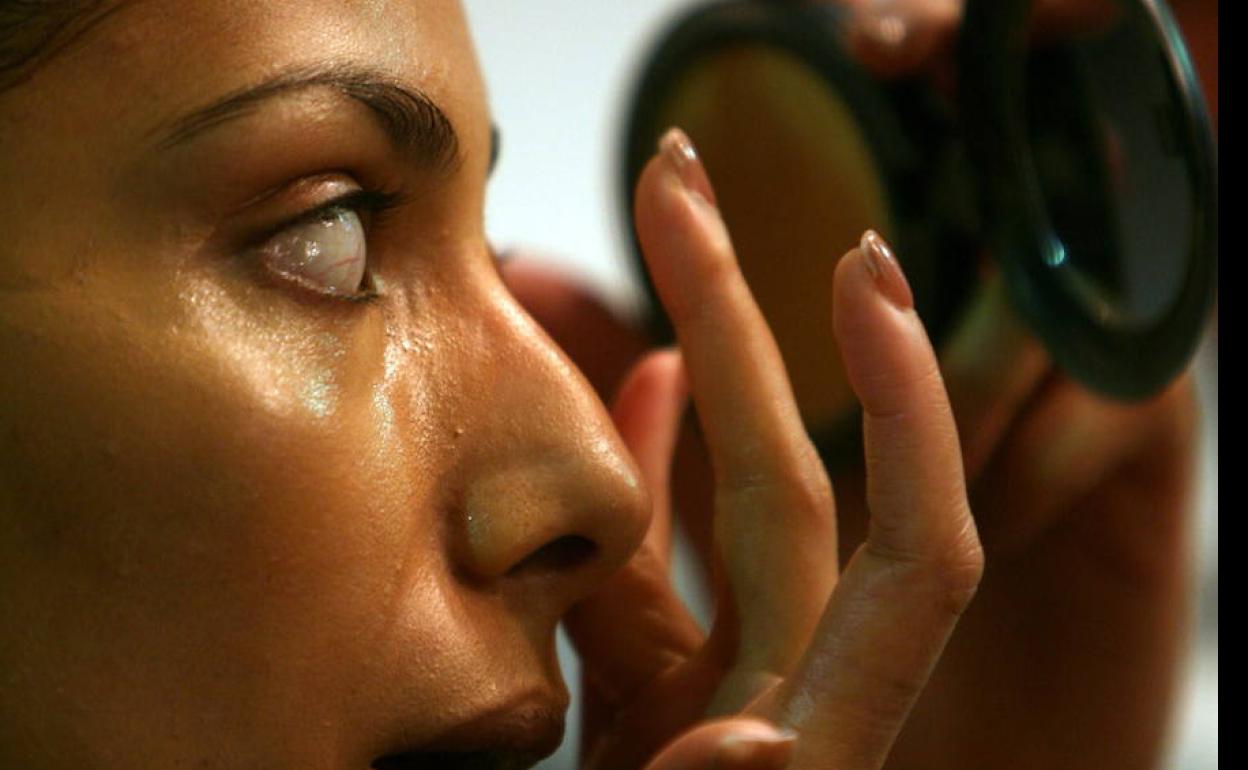 De Fea A Guapa Con Maquillaje Un hombre pide el divorcio tras ver a su mujer sin maquillaje: «Fui  engañado» | El Comercio