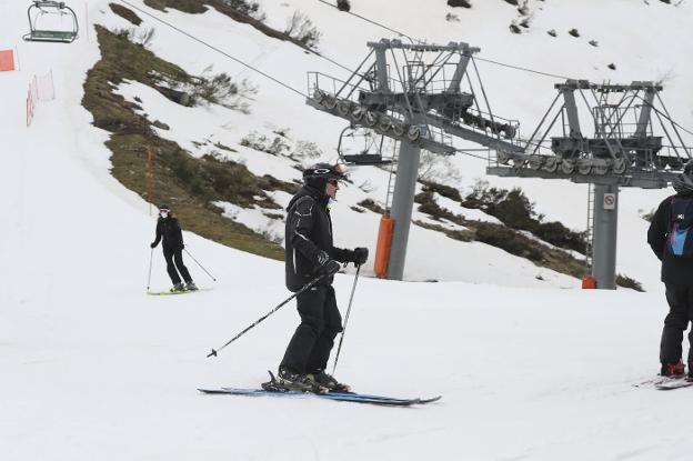 Asturias y León «avanzan» en un convenio para electrificar Fuentes de Invierno