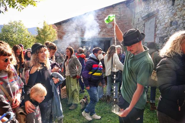 Castañas y sidra del duernu para techar La Benéfica