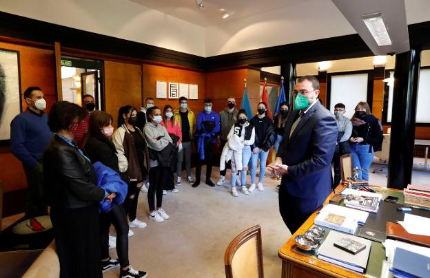 Alumnos de Blimea visitan al presidente