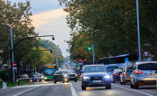 Más de treinta países y once fabricantes acuerdan el fin de los coches de combustión para 2035