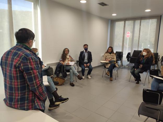 Cabranes amplía la formación para emprendedoras locales