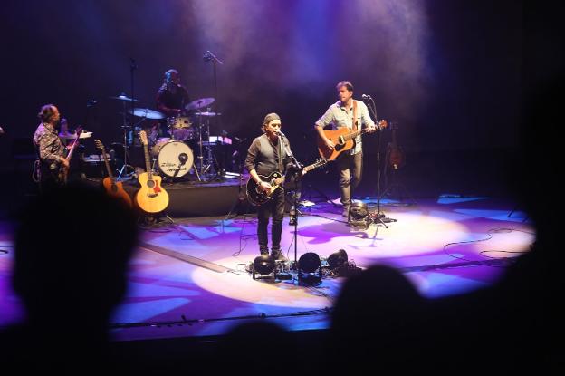 Los Secretos levantan en el Niemeyer a su público de siempre
