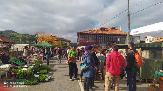 Cabranes recupera su tradicional mercado artesanal