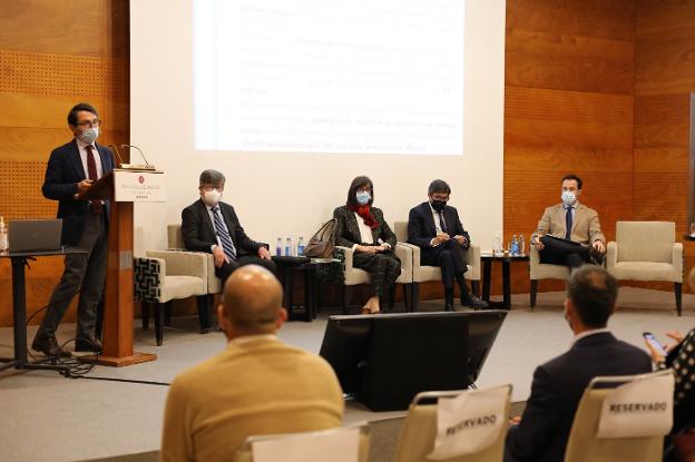 Costas plantea financiar la recuperación de la playa si el Puerto amplía el dique