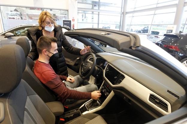 El plazo para la entrega de un coche en Asturias se alarga de media nueve meses por la crisis de chips