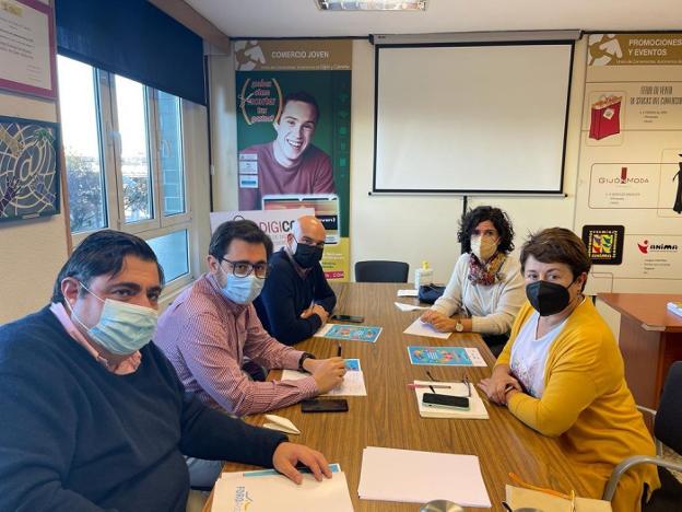 Foro insiste en que 'Mi Barrio' «no cumple sus objetivos» y defiende la antigua renta social