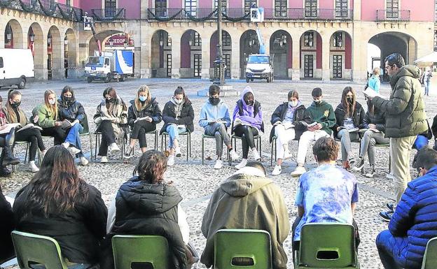 «Si no queréis ser estúpidos, sed filósofos»