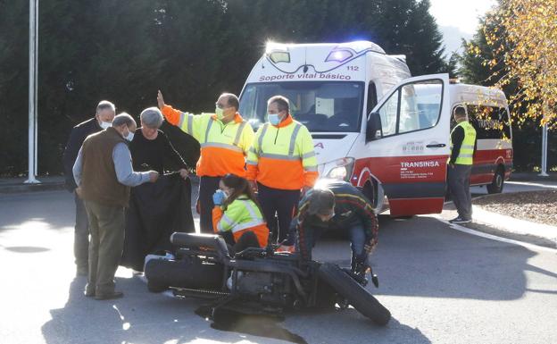 Herido un motorista al sufrir una caída en Cabueñes