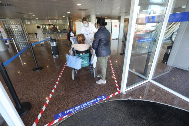 El San Agustín suma en un mes 200 pacientes en lista para consultas y tres días más de demora