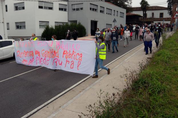 Cabranes tuvo médico «el 85% de los días» entre julio y octubre