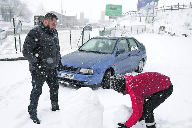 Mejora la situación en las carreteras de Asturias en un día de avisos por intensas lluvias