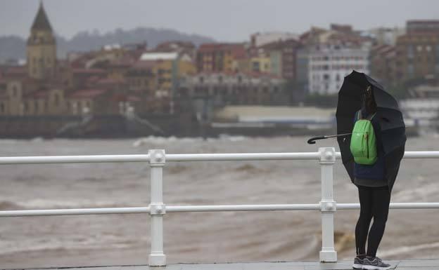 Inundaciones en Asturias: el alto nivel de los ríos obliga a activar el plan de emergencia