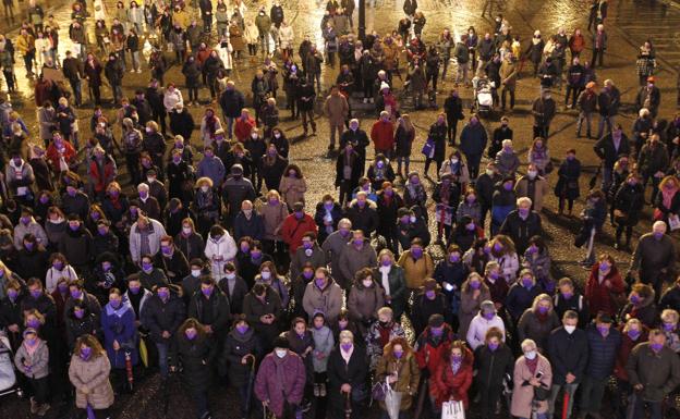 Centenares de personas piden en Gijón que las mujeres puedan «vivir sin miedo, en casa o de camino a ella»