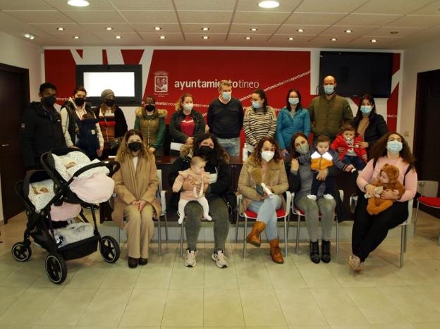 Tineo apoya la natalidad con 13.400 euros en ayudas por nacimiento y adopción de hijos