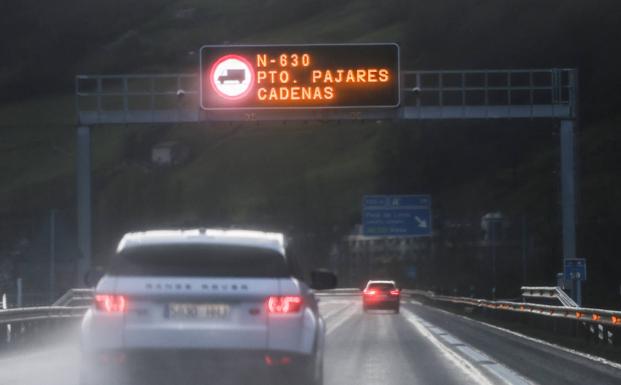 Diez errores al poner las cadenas del coche