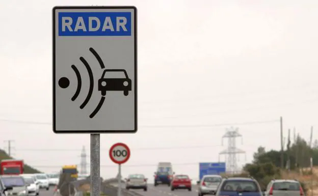 El nuevo radar de la DGT que pondrá multas de hasta 600 euros aunque frenes