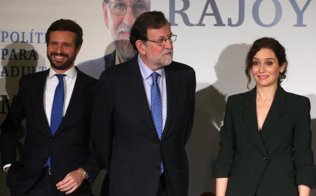 Rajoy, sobre la foto con Ayuso y Casado: «No fue ni cobra, ni protocolo, fui yo»