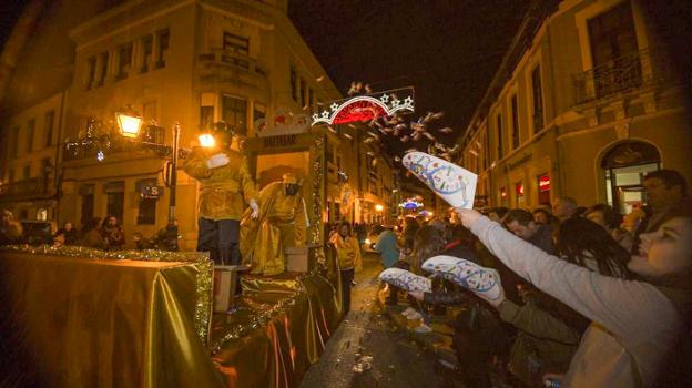 Papá Noel visitará Pravia por primera vez y se recupera la cabalgata de Reyes