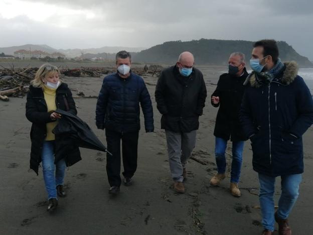 Unanimidad por la ayuda en la limpieza de playas