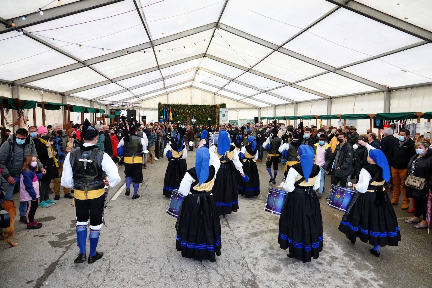 Víctor Manuel anima la Feria de les Fabes de Colunga