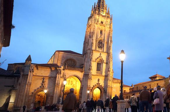 El Principado protege 55 bienes muebles de la catedral de Oviedo
