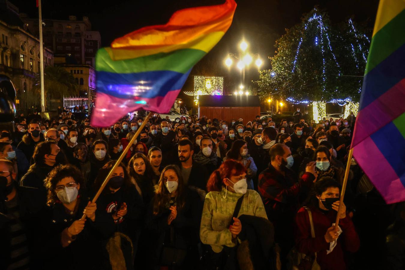 Agresión homófoba en Oviedo: centenares de personas condenan la LGTBIfobia