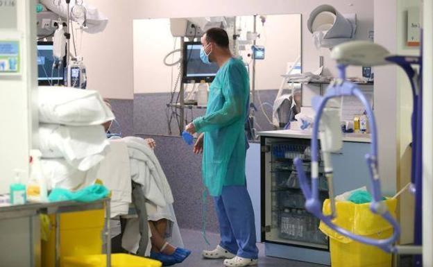 Asturias supera el millar de casos este fin de semana y dobla la cifra de contagios de hace un año