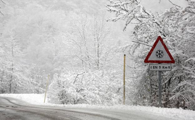 ¿Cuáles son los consejos de la DGT para conducir con nieve?