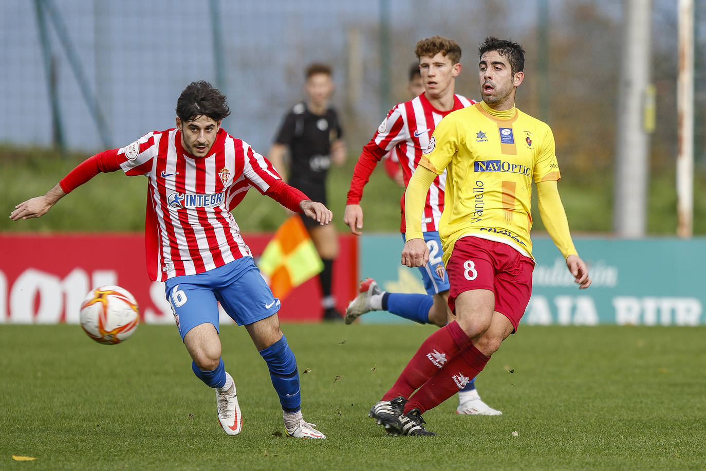 Las mejores imágenes de la victoria del Sporting B ante el Navarro