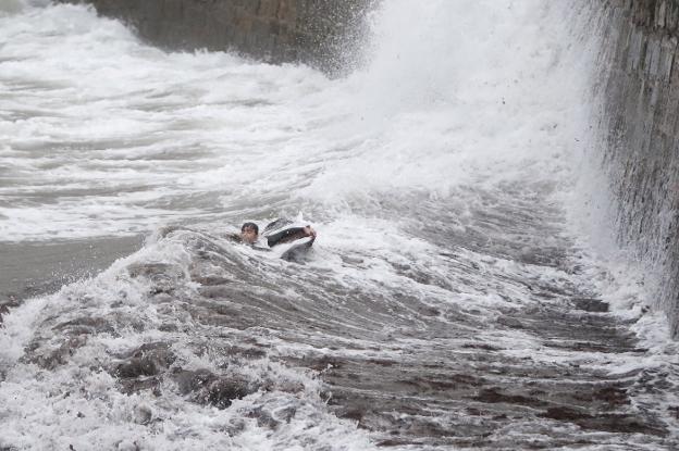 El temporal 'Barra' adelanta el final del puente turístico en Asturias