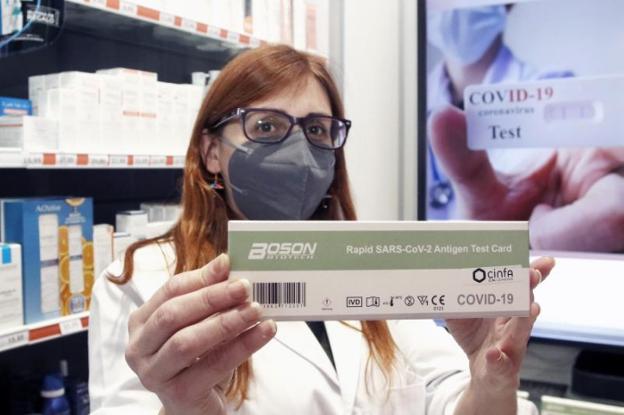 La venta de test de antígenos en las farmacias asturianas se dispara un 400%