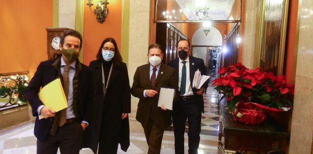 El pleno de Oviedo, con los votos de PP, Ciudadanos y Vox, se posiciona contra la oficialidad del asturiano