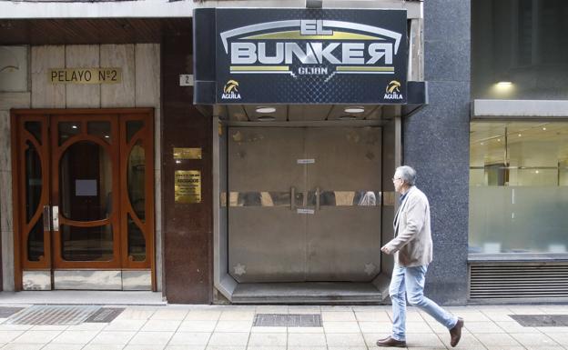 La Policía Local precinta el establecimiento 'Bunker' en Gijón