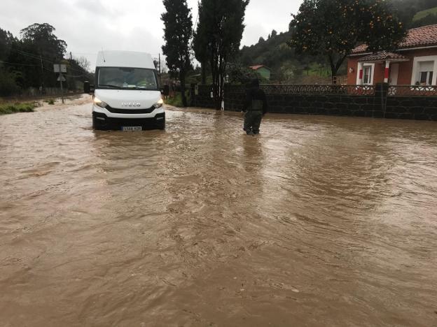 Casi 5.000 gijoneses, varias carreteras y líneas de ferrocarril, en riesgo alto de sufrir inundaciones