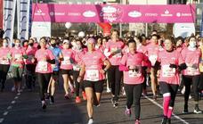 La marea rosa llena Gijón