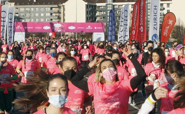 La marea rosa inunda Gijón con 3.500 participantes