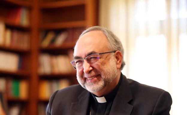 El Papa recibe al arzobispo de Oviedo en el Vaticano