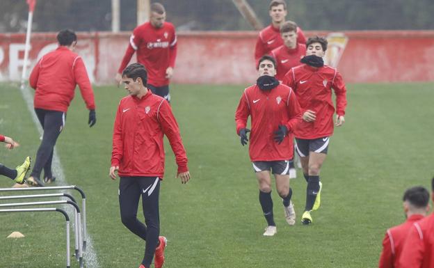 Los test de antígenos detectan dos positivos en covid en la plantilla del Sporting B