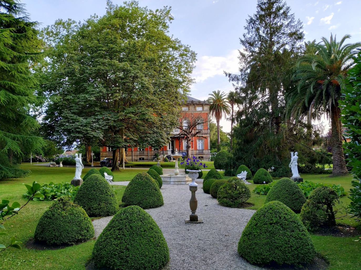 Jardín victoriano de aire romántico en Somió