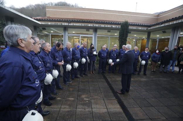 El Coro Minero de Turón cumple la última voluntad de Chemari y canta 'Axuntábense'