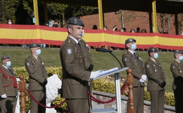 El nuevo comandante militar de Asturias anima a los soldados a aplicar «espíritu de sacrificio» y «visión crítica»