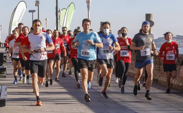 Marcos Peón debuta con victoria en la VIII Carrera Solidaria Club de Regatas-Tenis