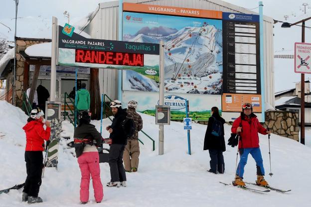 Pajares concentrará en la parte alta a los debutantes, el esquí alpino y el snowboard