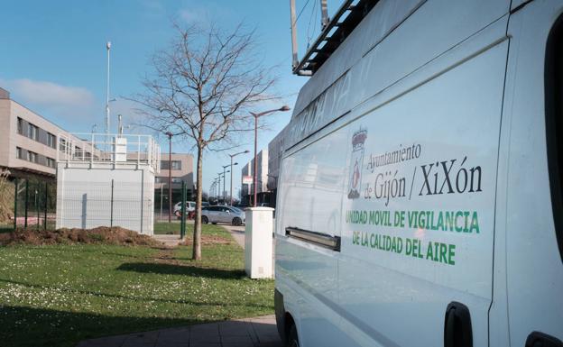 Gijón recomienda a la población «extremar las precauciones» ante la mala calidad del aire
