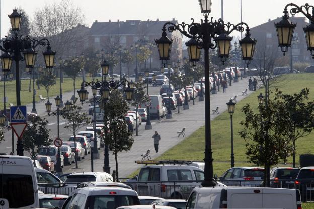 La escalada de contagios satura los autocovid y agota los test en las farmacias