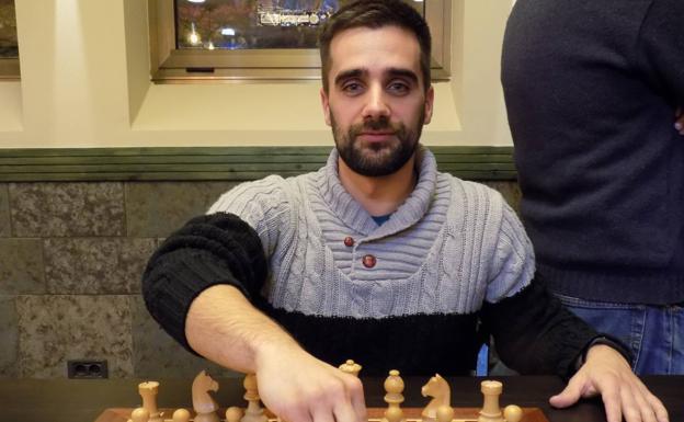 Manuel Cuevas lidera en Vegadeo