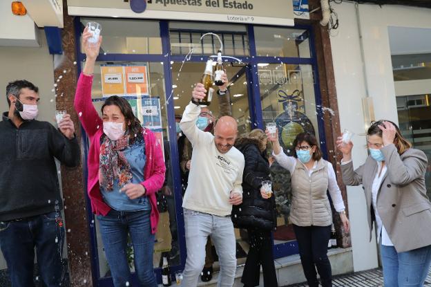 Judo Avilés celebra un premio que se ha quedado en familia