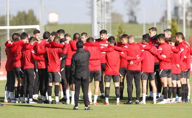 La plantilla del Sporting retoma el lunes en sus domicilios los entrenamientos